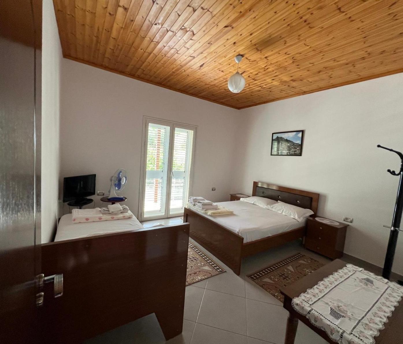 Guest House Emiljos Flamur Berati Exterior foto